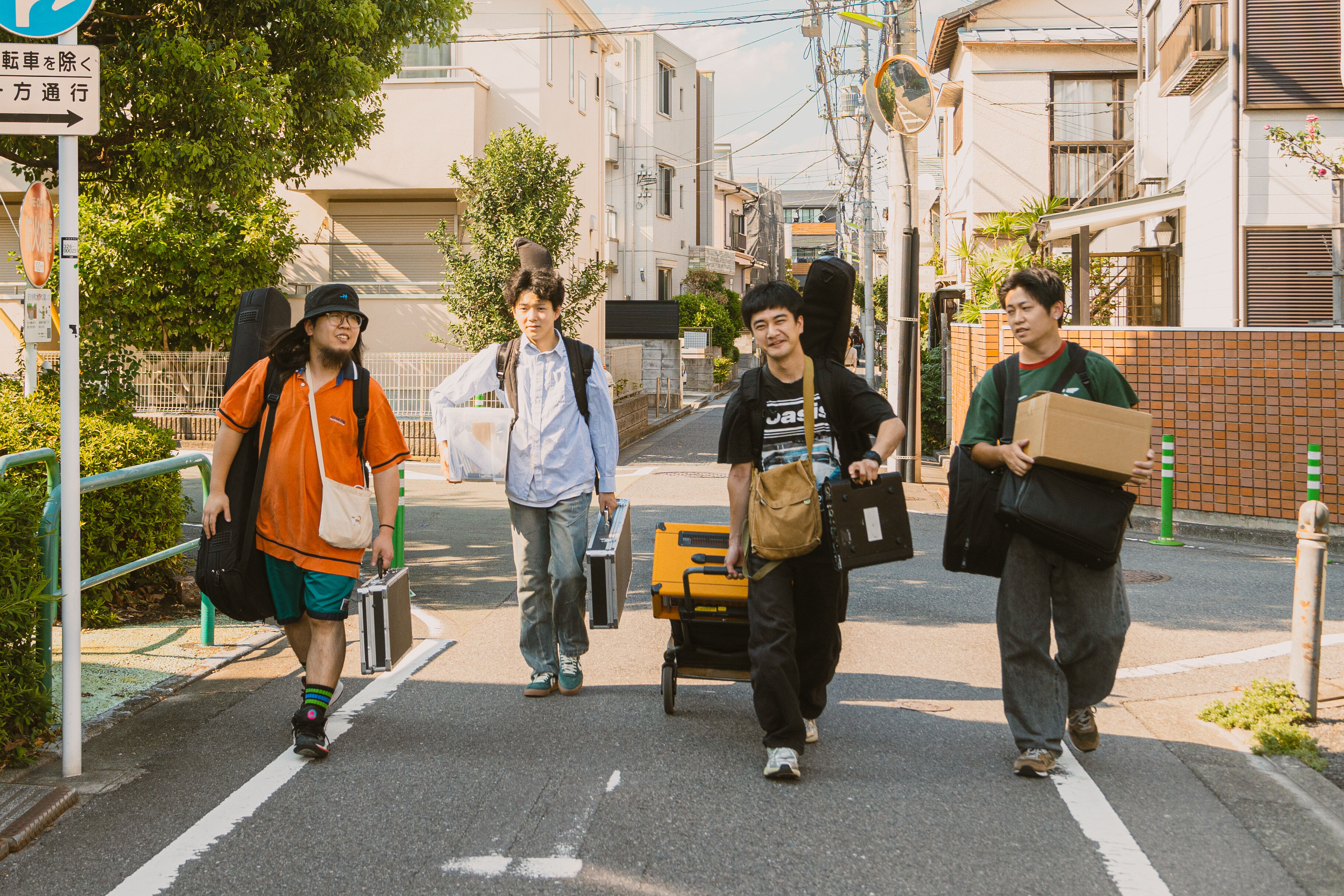 月には行かない