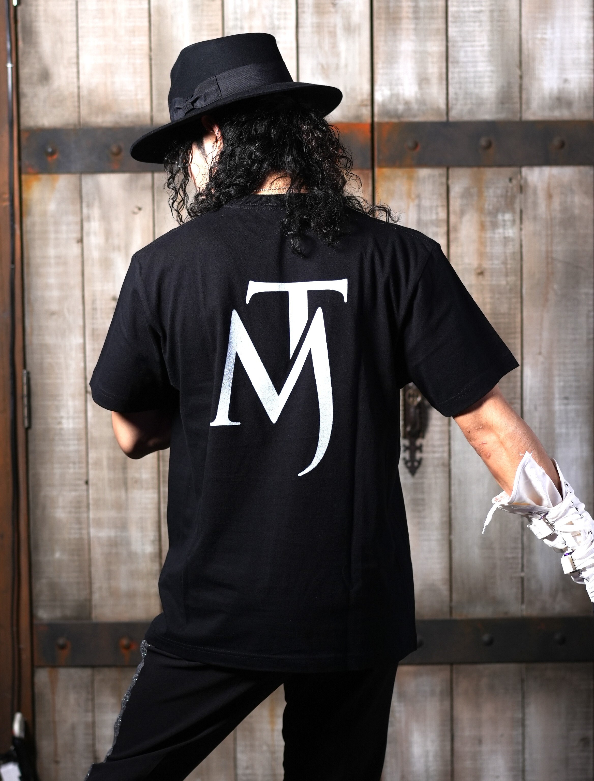 MJ 限定シャツ着用2