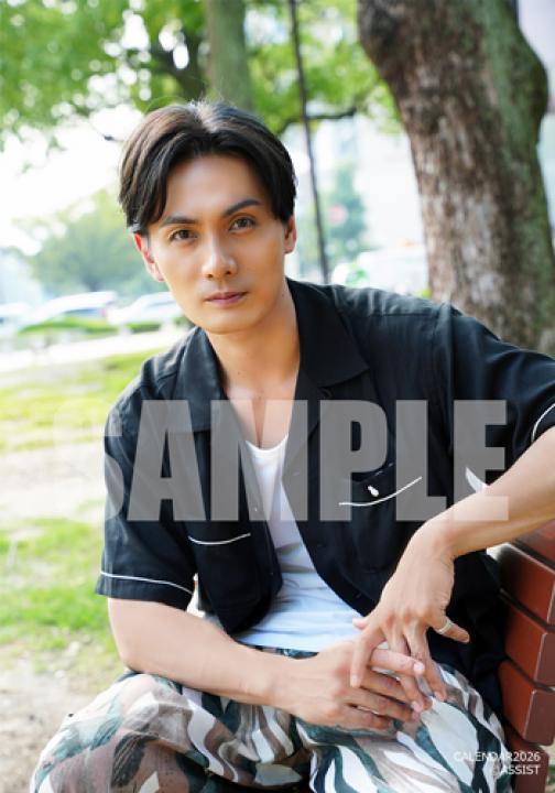 【数量限定】MYNAME 写真集+【特典】 卓上カレンダー&大判フォトカード pict-size-05.jpg