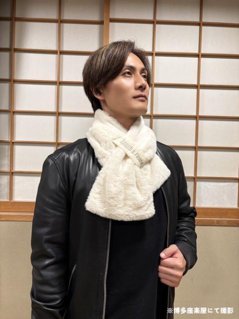 <p>首をしっかりホールドでき、モフモフさにこだわりました！<br>カラーはホワイトとブラックの２色。<br>是非この機会にお申し込みください。<br><br>【カラー】ホワイト／ブラック<br>【サイズ】約20cm &times; 98cm</p>