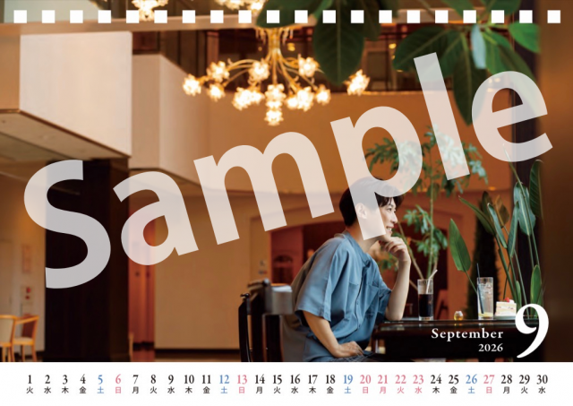 <p>だいすけお兄さんの魅力がぎゅっと詰まった2026年オリジナルカレンダーができました！<br>街や海、公園などさまざまなロケーションで見せる、笑顔いっぱいの表情や自然な一瞬を毎月楽しめます。<br>元気いっぱいの姿から、ふとした優しい表情まで、だいすけお兄さんの魅力をたっぷり収録。<br>毎日がちょっと楽しく、明るい気持ちになるカレンダーです。<br><br>▼仕様<br>・ダブルリング 卓上カレンダー<br>・4月はじまり<br>・B6サイズ（ヨコ182mm&times;タテ128mm）<br><br><br><span style="color: rgb(61, 133, 198); background-color: rgb(252, 229, 205);"><strong class="tiny-default"><span style="font-size: 18px; background-color: rgb(252, 229, 205);">★2026年オリジナルカレンダー購入企画★</span></strong></span><br>カレンダーをご購入いただいた方の中から抽選で素敵なプレゼントをお届けします。<br>世界に一つのあなただけに贈る動画やお手紙の他、私物プレゼントなども・・！！</p>
<p><strong class="tiny-default"><応募期間>　2026/3/19(木)17:00～2026/4/1(水)23:59</strong></p>
<p><span style="color: rgb(61, 133, 198);"><a href="https://fan.pia.jp/yokoyamadaisuke-fc/enquete/entry/39/" style="color: rgb(61, 133, 198);">詳細・ご応募はこちらから</a></span></p>
<p>皆様のご応募お待ちしております！</p>