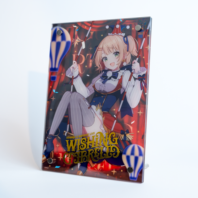 <p>イラストの奥行きを表現するため、3層のアクリルがレイヤー状に重なった仕様のパネルスタンド。<br>金色の箔押しライブロゴがゴージャスさをより一層演出しています。<br><br></p>
<p>◼︎商品詳細<br>サイズ：約W148&times;H210mm（本体）<br>素材：アクリル（2mm厚アクリル3枚）、金属脚・ビス付き<br>※商品画像はイメージです。実際のものとは異なる場合がございます。<br><br></p>
<p>◼︎使用上のご注意<br>・お客様ご自身での組み立てが必要な製品です。付属の金属脚とビスをお使いください。<br>・各アクリルには保護フィルムがついています。ご使用時は保護フィルムをはがしてください。<br><br></p>
<p>◼︎発送時期<br>2026年4月下旬より順次発送<br>※発送時期が異なる商品を同時にご購入いただいた場合、すべて揃ってからの発送となりますので、あらかじめご了承ください。<br>※ご登録住所に不備がある場合やご注文後に住所変更をされた場合、発送時期に発送ができない可能性がございます。あらかじめご了承ください。<br>※ご住所はご購入前に日本郵便株式会社登録の郵便番号に紐づく住所にてご登録をお願いいたします。<br>※日本郵便株式会社登録の郵便番号に紐づく情報と一致していない場合、誤配送を防ぐため配送時に確認のご連絡と修正をお願いしております。そのため発送時期に発送ができない可能性がございます。あらかじめご了承ください。</p>