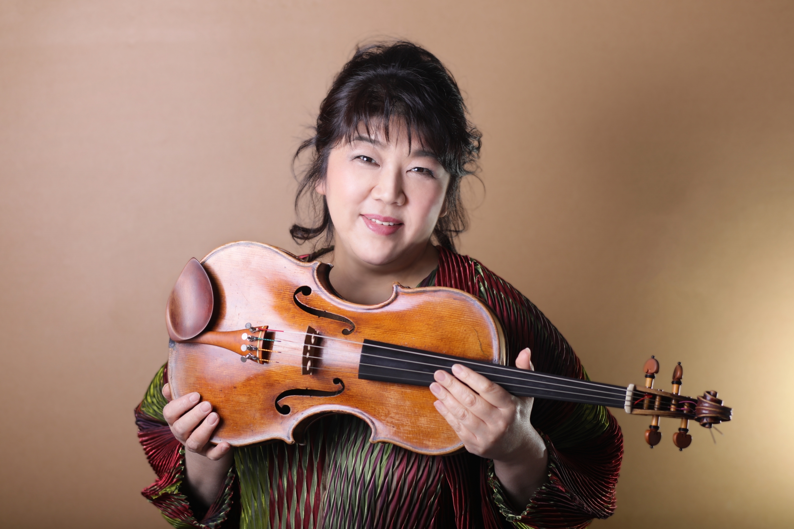 川本嘉子がヴィオラとヴァイオリンを携えオール・シューマン・プログラムに挑む