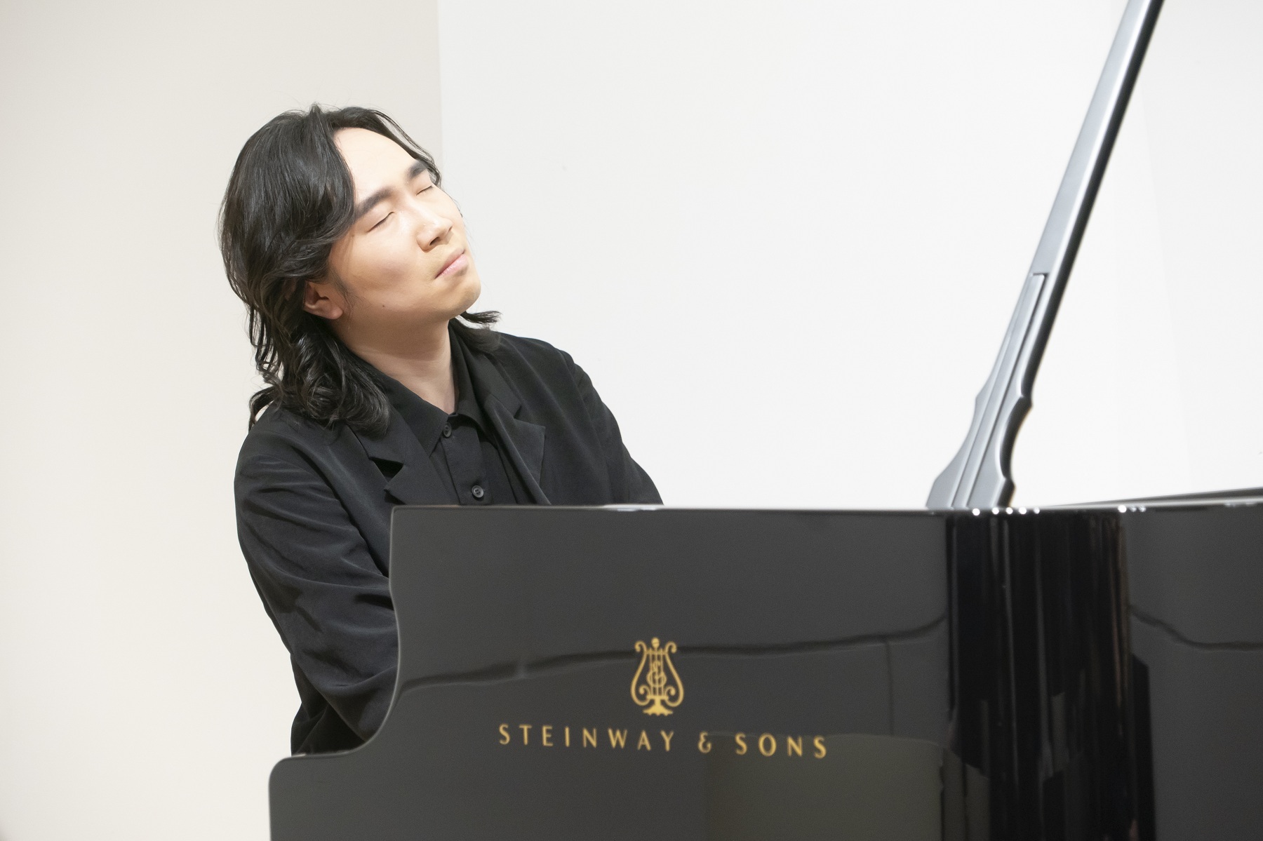 取材での演奏のようす