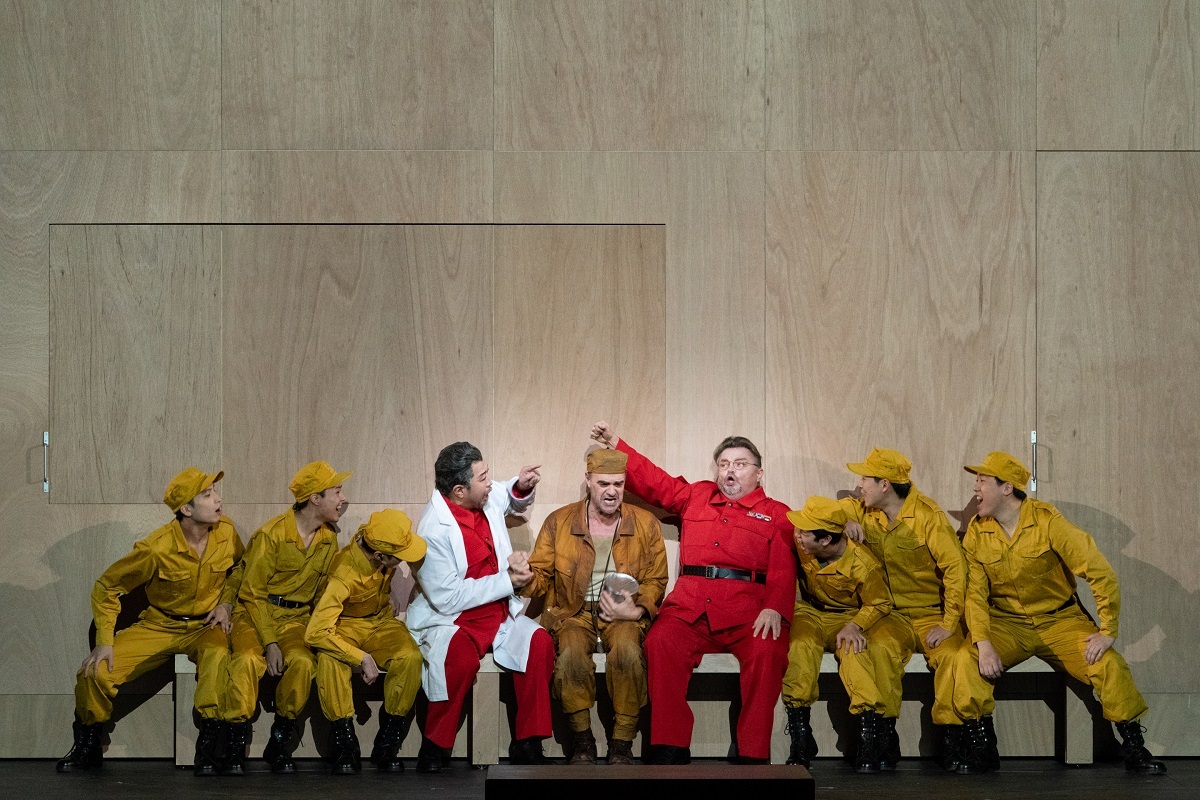 撮影：堀田力丸　提供：新国立劇場