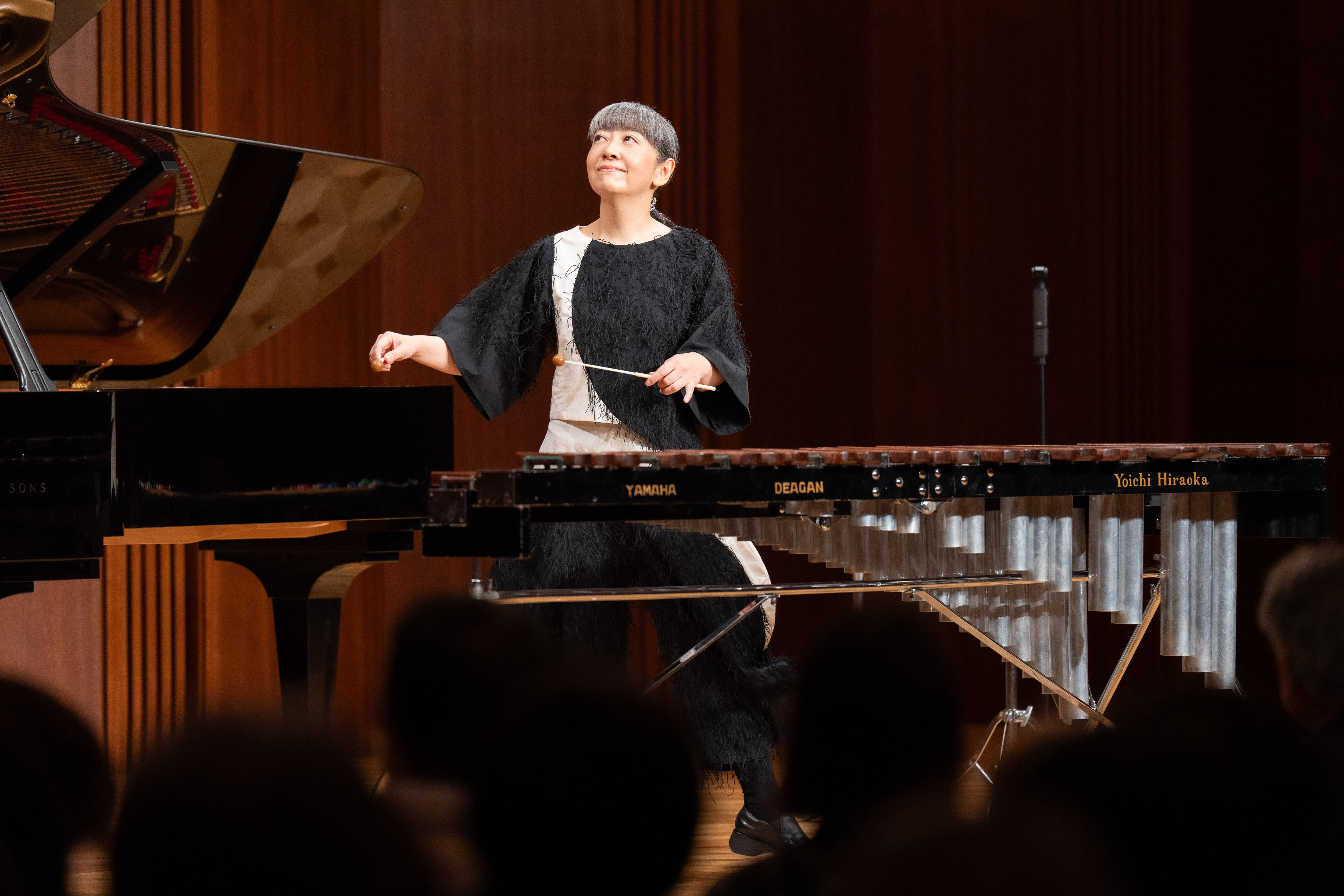 第１回公演より。平岡養一愛奏の木琴とともに。（撮影：姫田蘭）