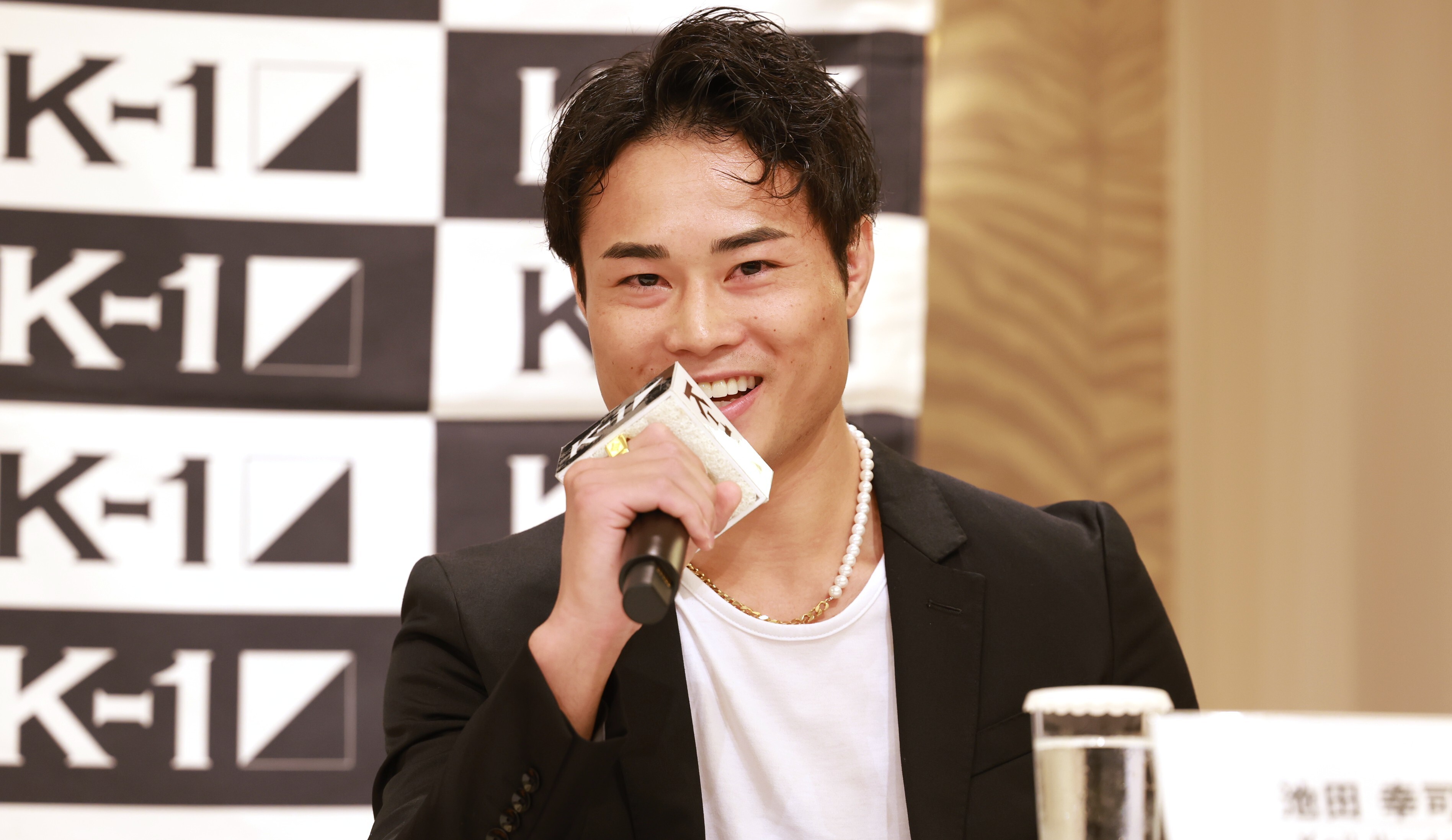 タイトルマッチで再戦！会見欠席の王者・金子晃大「電気椅子」謎の言葉に、池田幸司ブチ切れ「KOして逆にビリビリさせる」＝9.7K-1代々木第二